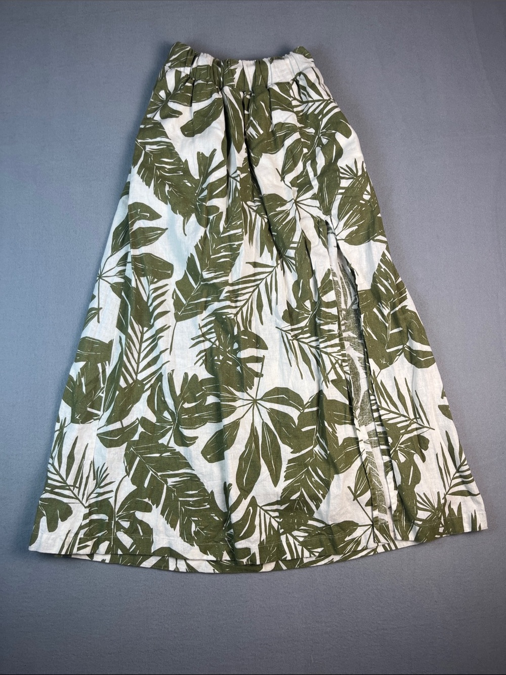 Abercrombie & Fitch Tropical leaf linen maxi skirt with slit
Size: XXS
